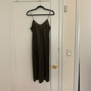Pull & Bear Plisse Metallic Dress